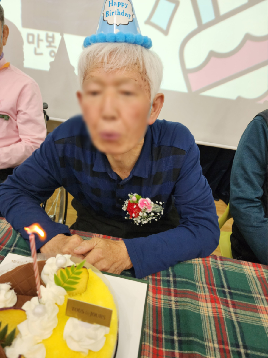 홈페이지 생신잔치 사진 3.jpg