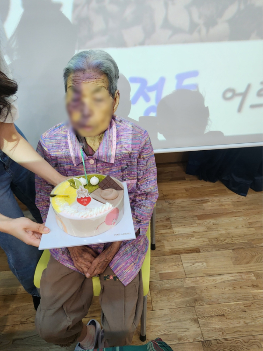 생신초 부는 사진2.jpg