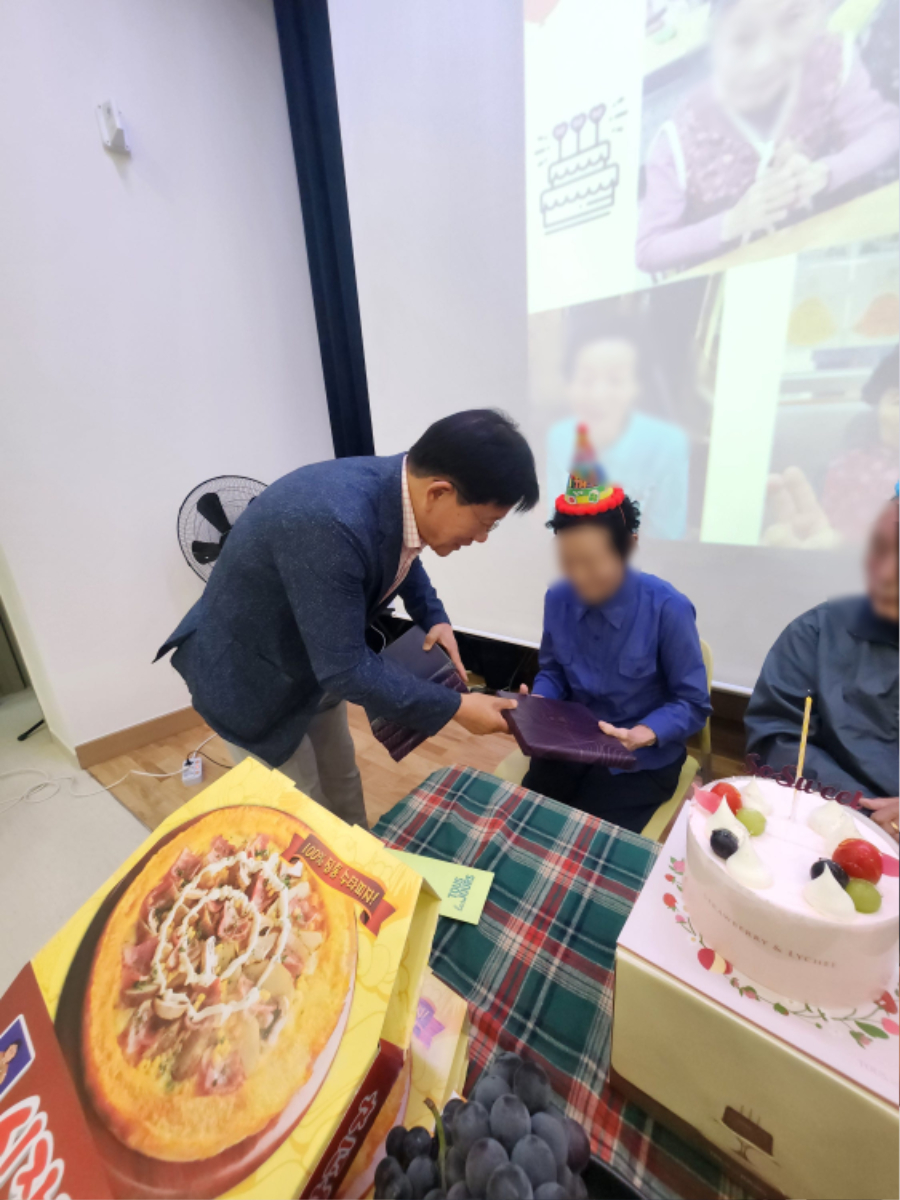 선물전달1 (2).jpg