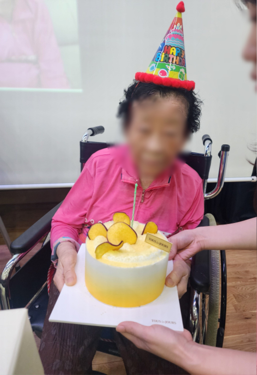 전경자어르신 케익불기 모자이크.jpg