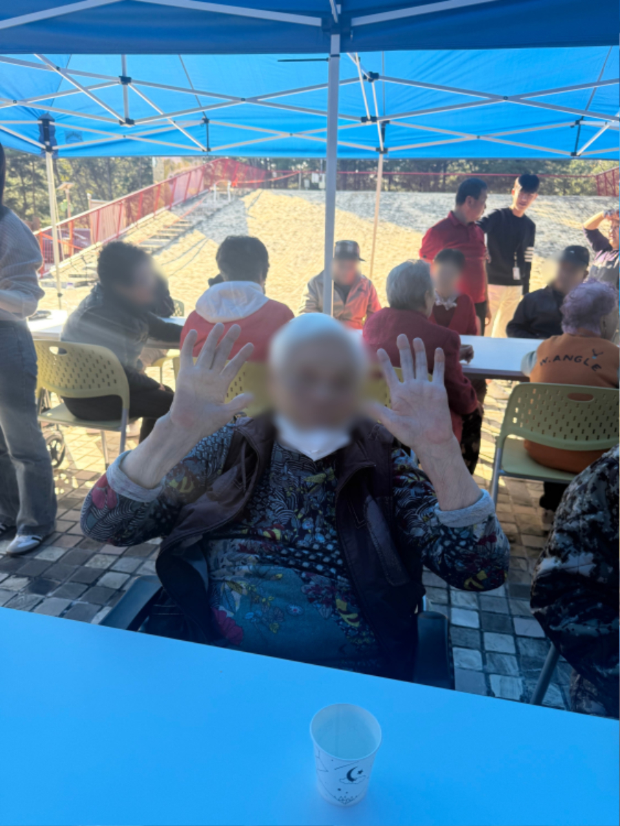 정연용 어르신 모자이크.jpg