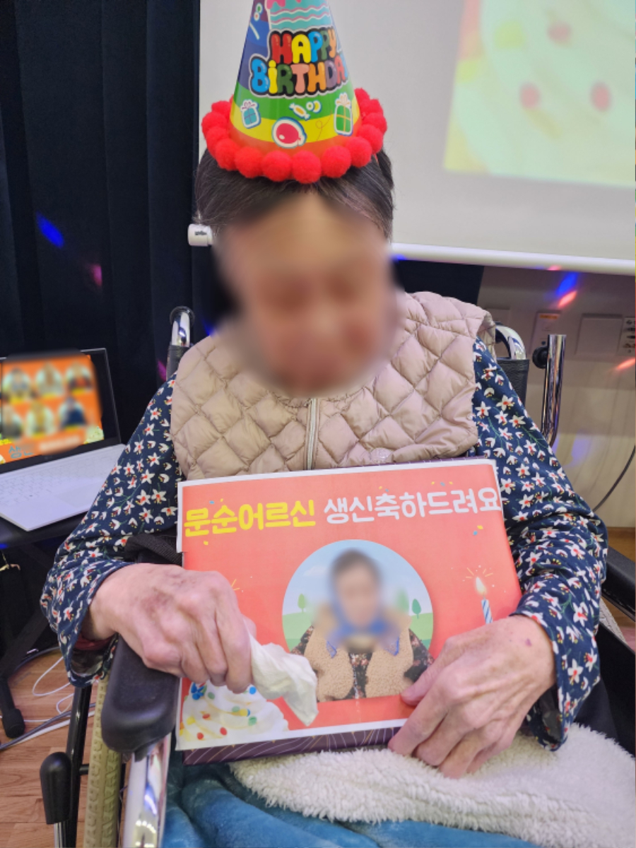 전문순어르신 선물전달3.jpg