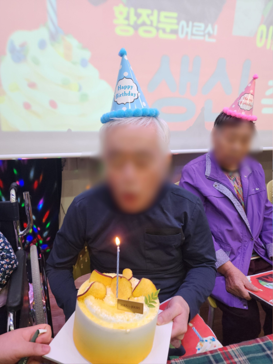 황우연어르신 케익불기.jpg
