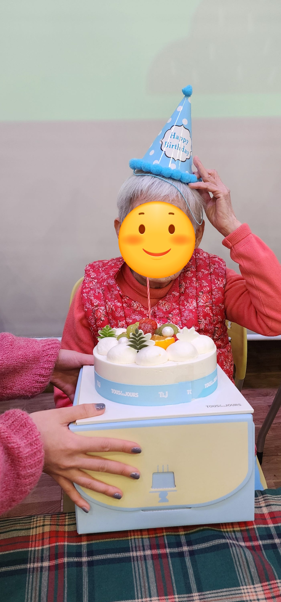 춘자어르신 촛불불기.jpg