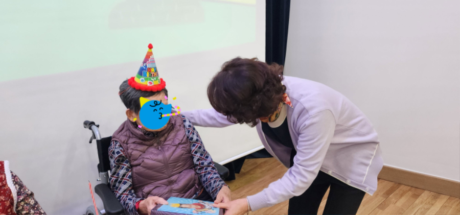 안태봉어릇힌 선물전달 모자이크2.jpg